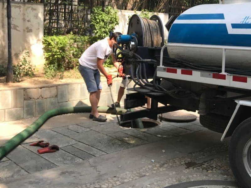 徐汇钦州路市政高压清洗车疏通排水管道高空管道化粪池